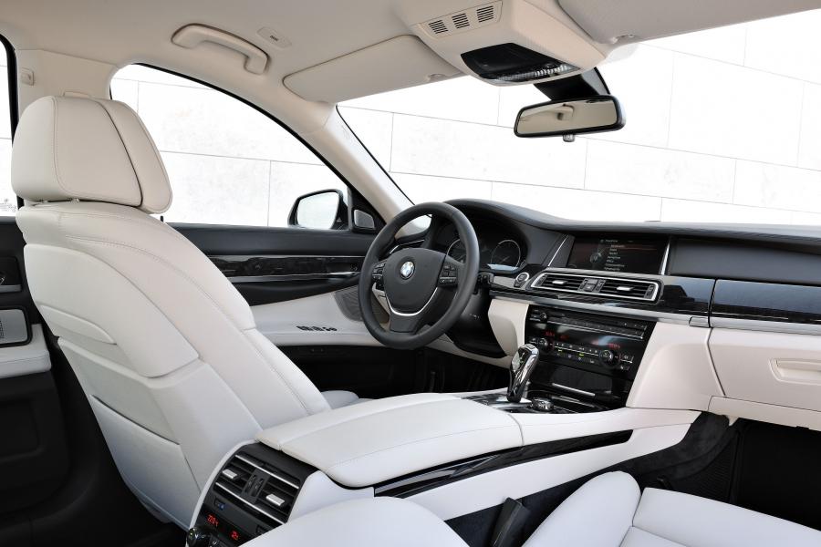  BMW 750d xDrive 2012 года  (фото 4 из 54)